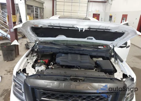 2021 Nissan Titan Pro-4X 4X4 z USA, uszkodzony, nr VIN 1N6AA1ED0MN527819